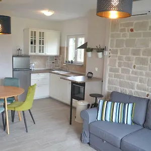 apartments-batistic.primorje-gorskikotar.com/